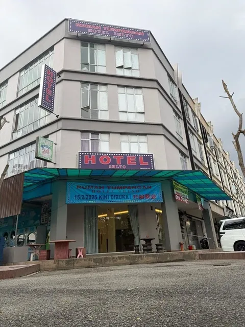 OYO 1172 Hotel Shlyo