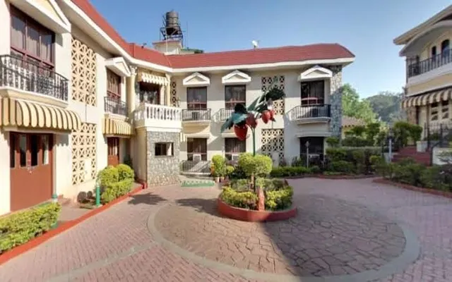 OYO 7293 Basilica Holiday Home