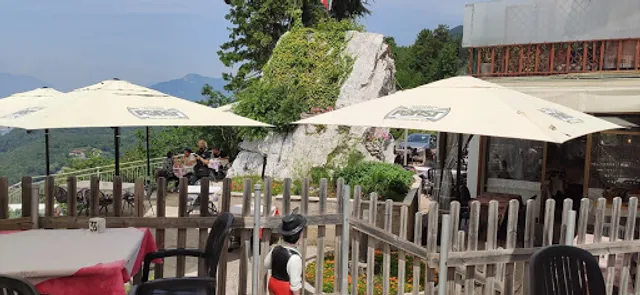 Ristorante Pizzeria La Roccia