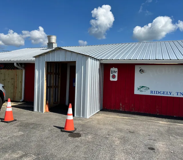 Hales Water’N Hole Bar