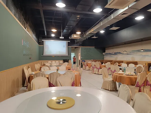 Yue Hua Chinese & Sushi Restaurant