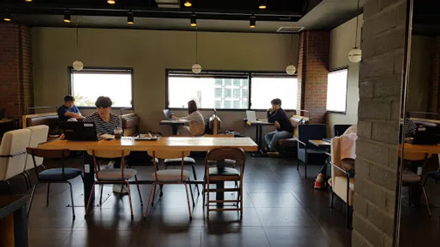 투썸플레이스 부산백양대로점