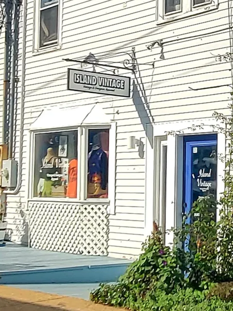 Island Vintage: Vintage & Designer Apparel
