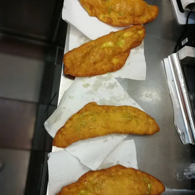 Langos & Schnitzel Schuhmeier Platz 12 1160wien