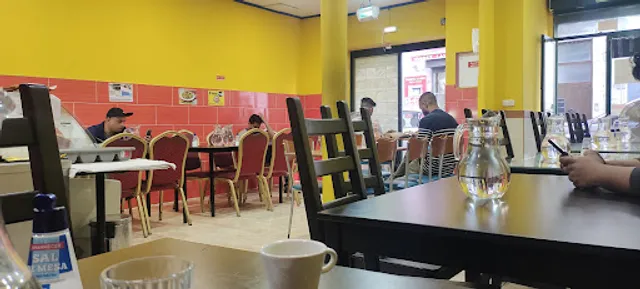 Radhuni Restaurente e Café