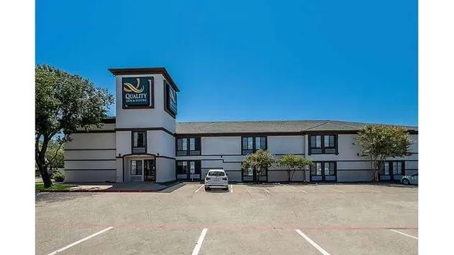 Quality Inn & Suites Irving DFW Airport South