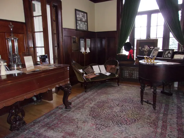 Paris Henry County Heritage Center