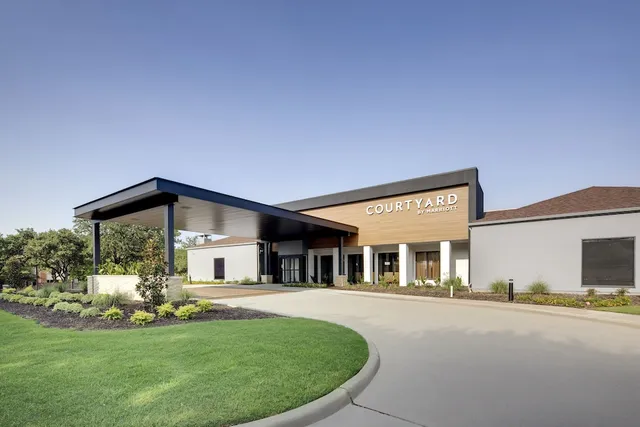 Courtyard by Marriott Dallas Addison/Midway