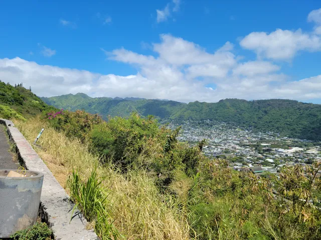 ʻUalakaʻa Trail