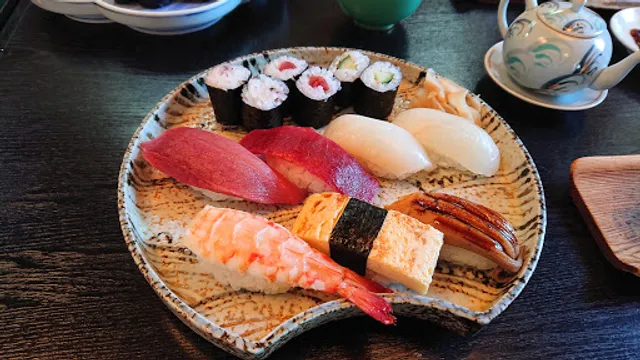 末広鮨 東千代田店