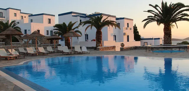 Faros Suites & Hotel