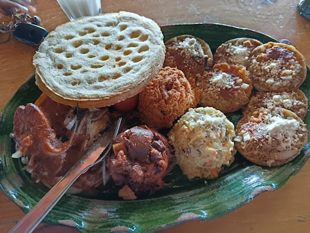 Raíces Antojería Istmeña