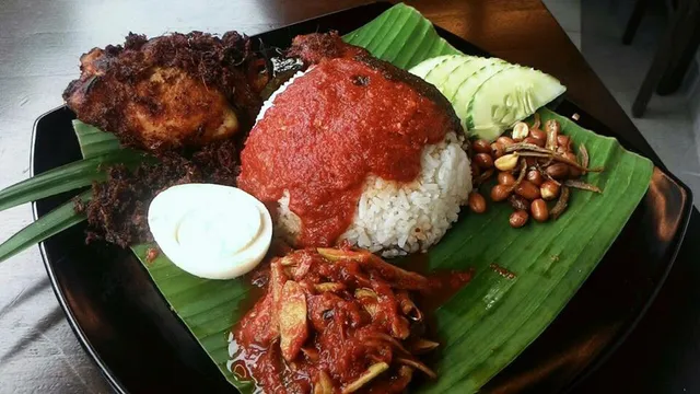 Nasi Lemak Ayam Berempah