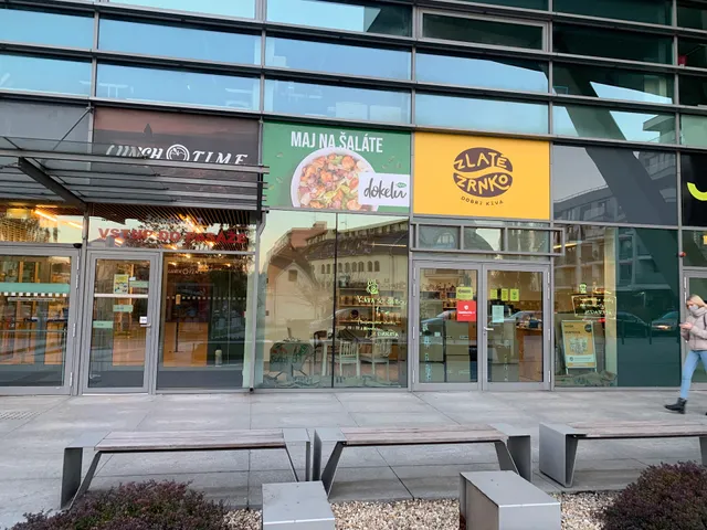 dokelu freš šalát bistro Cassovar