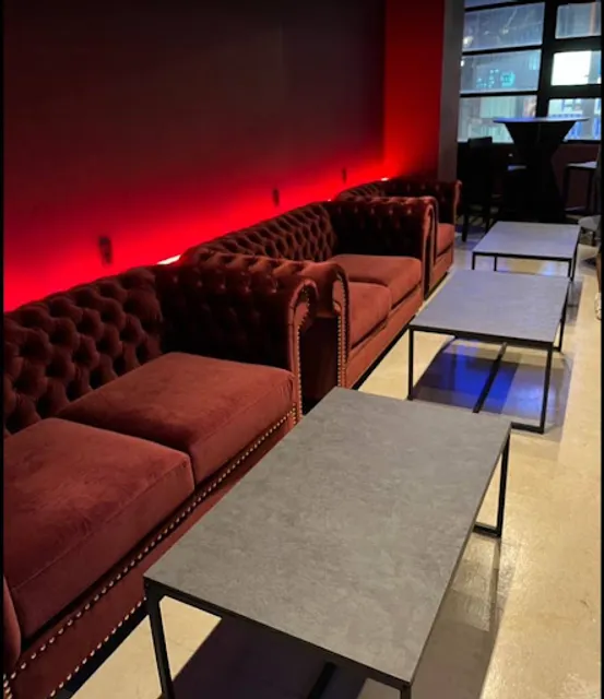 シーシャカフェ&バー THREE 博多中洲店