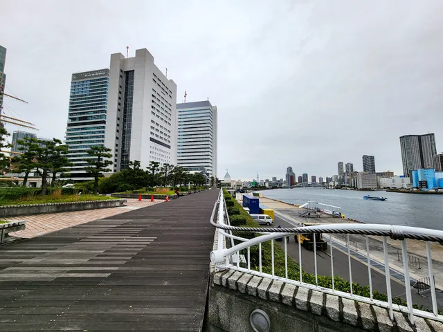 竹芝デッキ（ボードウォーク）