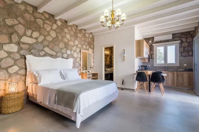 Kristen's Studio And Apartments