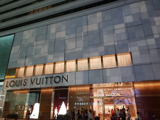LOUIS VUITTON Hong Kong Canton Road Store