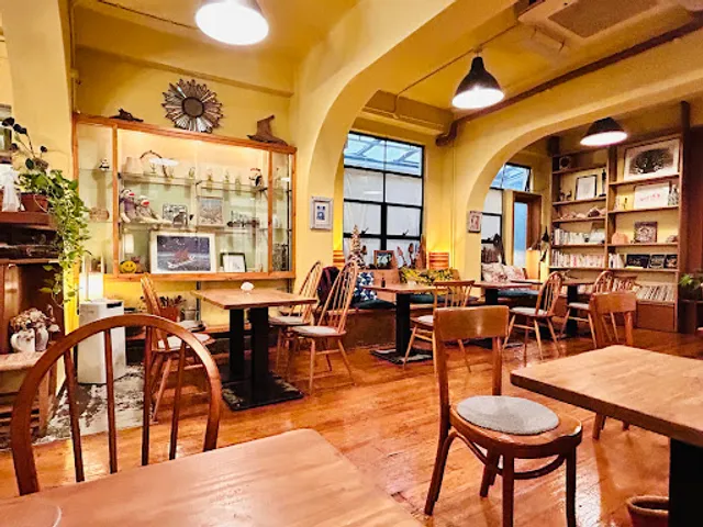 Modernark pharm cafe