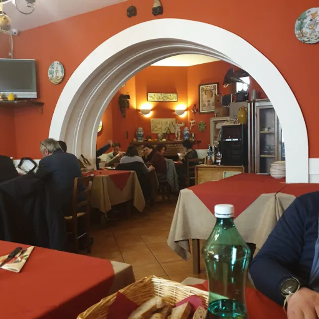 La Taverna Degli Artisti Wine Bar