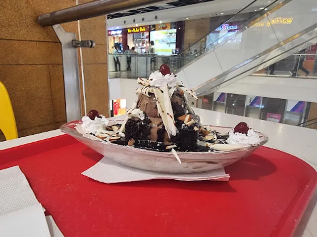 Nulcues mall Food court