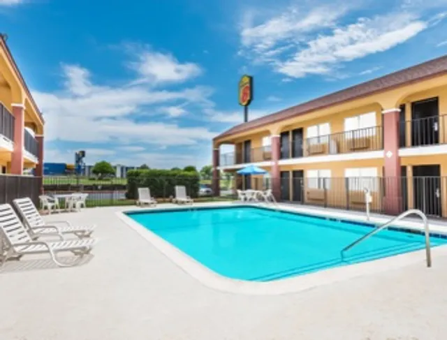 Super 8 by Wyndham Midwest City OK