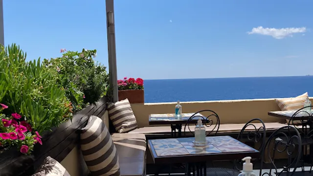 Emvasis Cafe - Cocktail Bar/Εμβασις