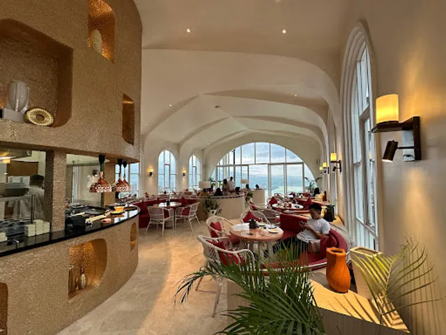 SkyHill Dining & Bar