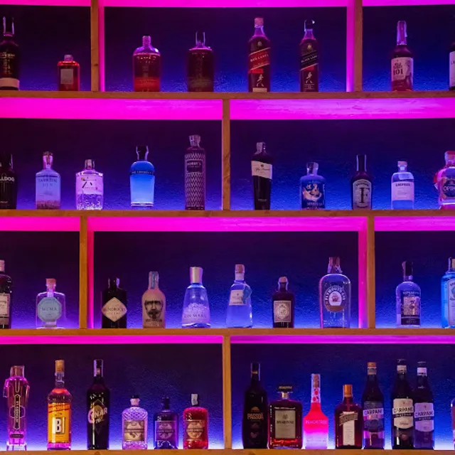 Petra - Cocktaileria and Food