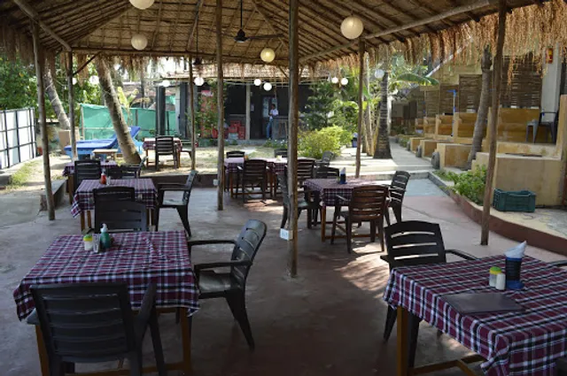 Sea Creek Restaurant & Earthly Cottages