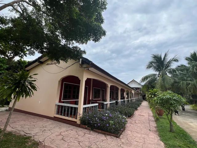 Happy Lagoon Bungalow