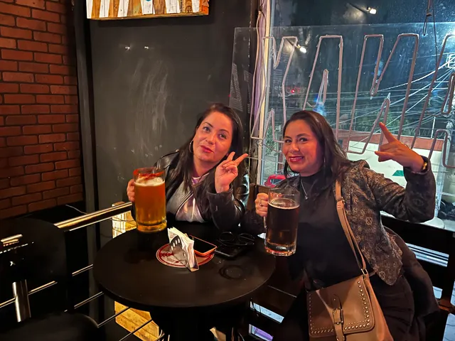 Iguanax Bar & Show Center