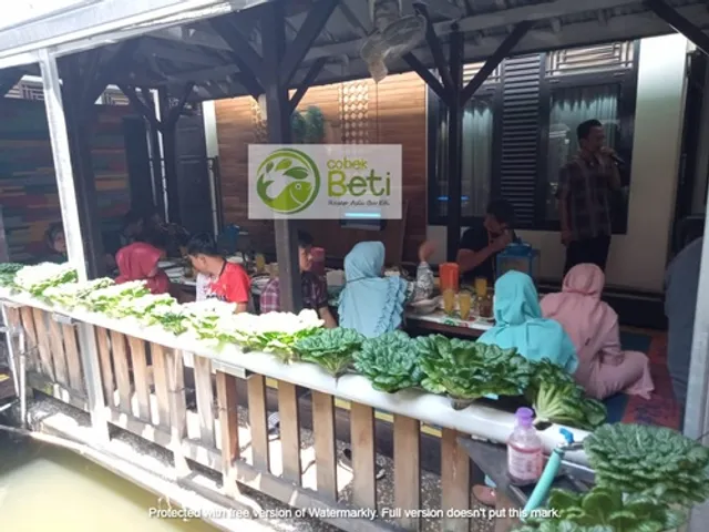 Rumah Makan Ciamis Cobek Beti