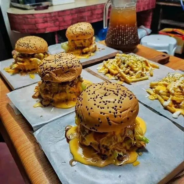 Messy Burger Gensan (BurgerHouse)