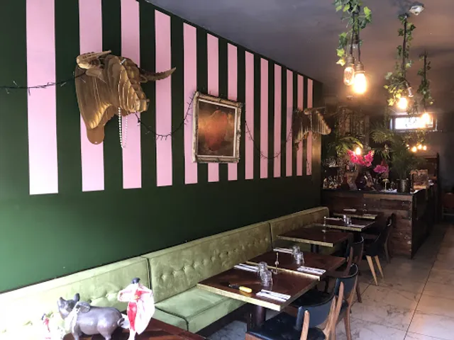 Si Hombre! Was… BLACK PIG WITH WHITE PEARLS