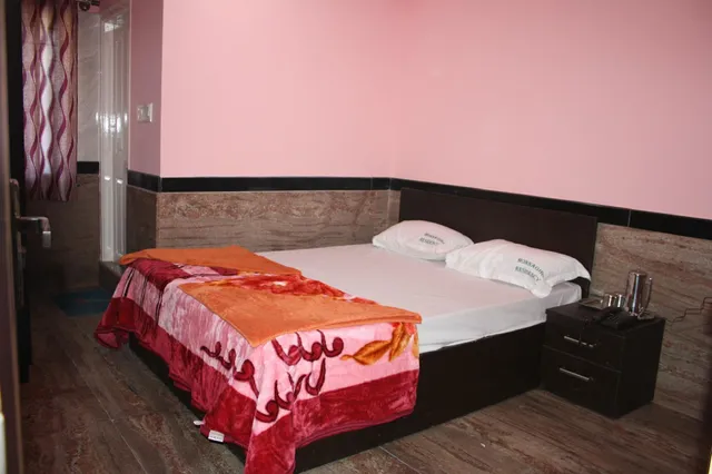 SPOT ON 66552 Honnagiri Residency Lodge