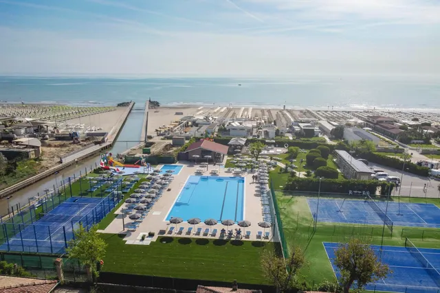 Hotel Baya- Piscina, Tennis & Padel
