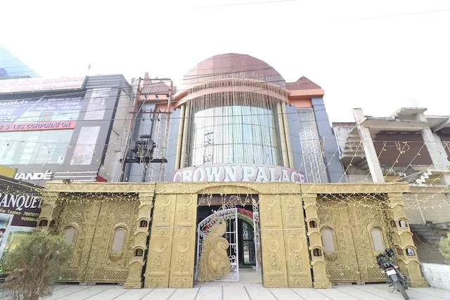 OYO 18380 Crown Palace