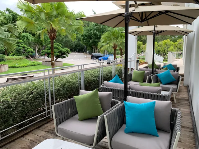 Billow Bar Seafood Bistro