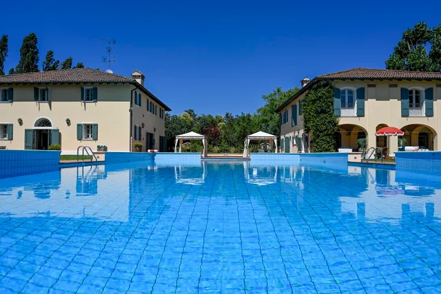 Elizabeth Country House