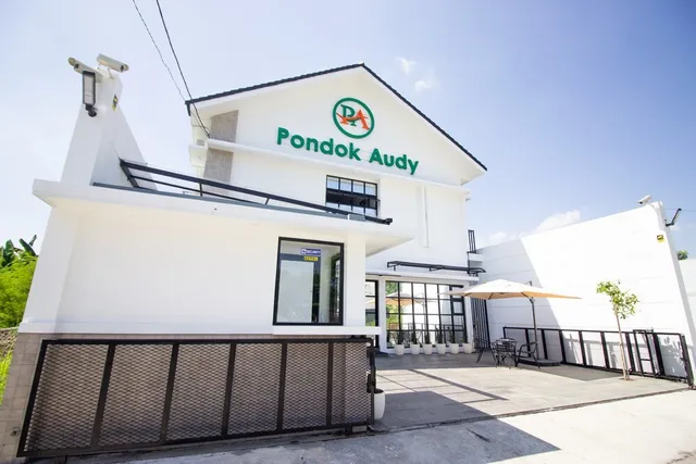 RedDoorz Plus @ Pogung Raya