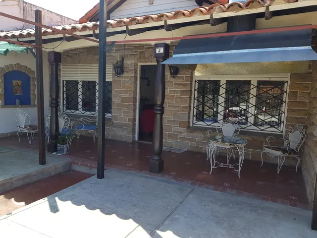 Hostel, ABUELO CACHO