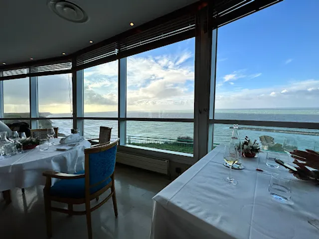 Le Belvédère - Restaurant Traditionnel Panoramique