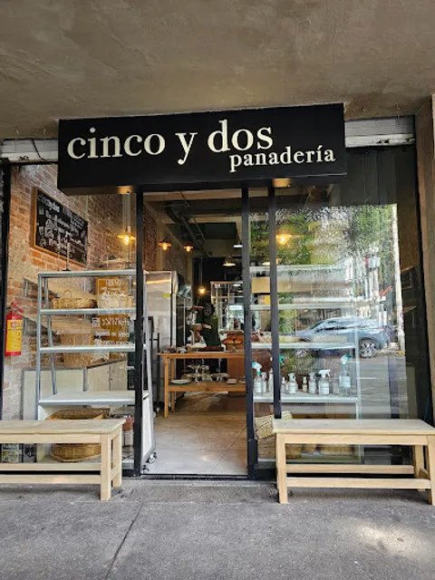 Cinco y Dos Panadéria