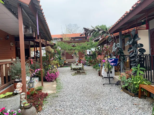 K Khan. Garden Walking Street