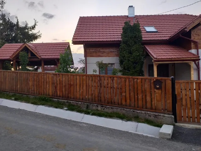 pensiunea floare de Colt