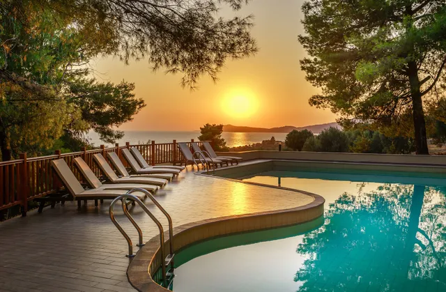 Rahoni Cronwell Hotel by Diomedes Group