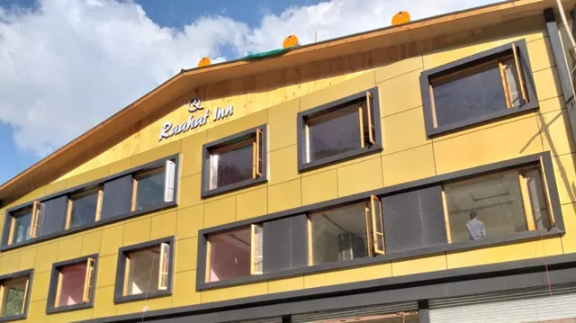 Hotel Raahat Inn and restaurant