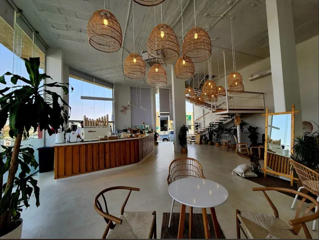 Leaves Cafe ليفز كافية