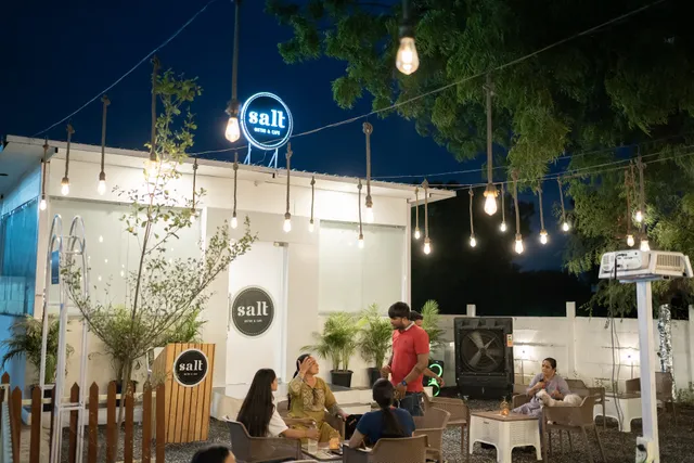 Salt Bistro and Cafe